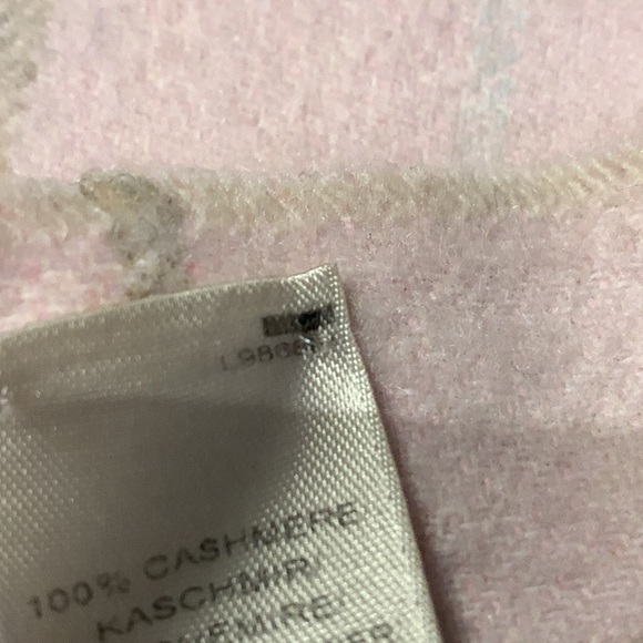 Authentic Burberry Pink Nova Check Cashmere Scarf in Candy Nova Plaid - Picture 5 of 6